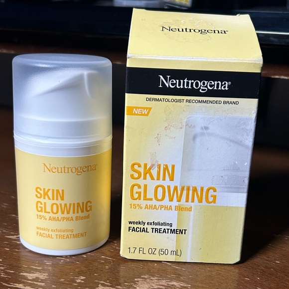 Neutrogena Bath & Body Neutrogena Skin Glowing Facial Treatment
